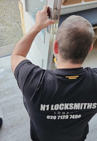 locksmith services in n8